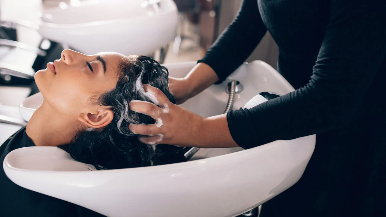 Chăm sóc da đầu tại Salon Nguyễn Vũ Bình Chánh – Gội thư giãn, spa và làm sạch da đầu